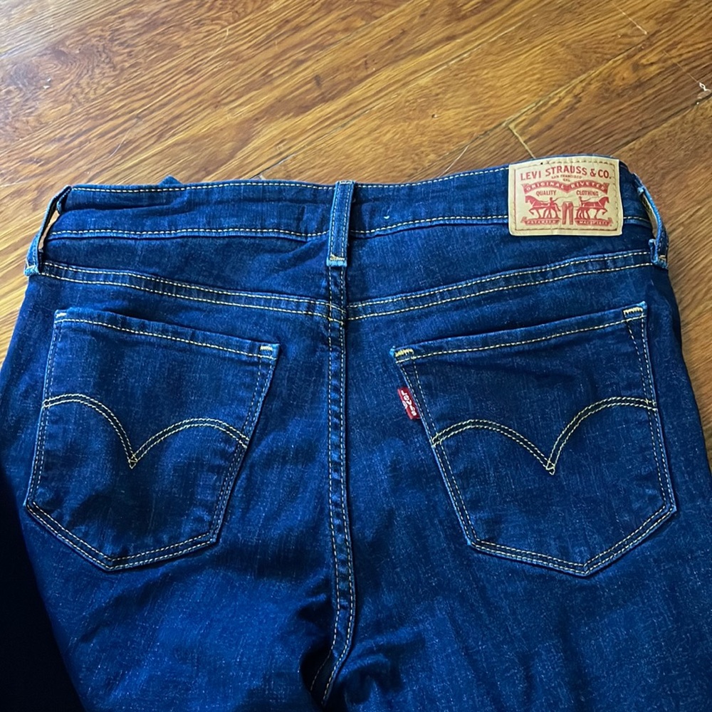 Levi skinny jeans size 28 (711) with stretch